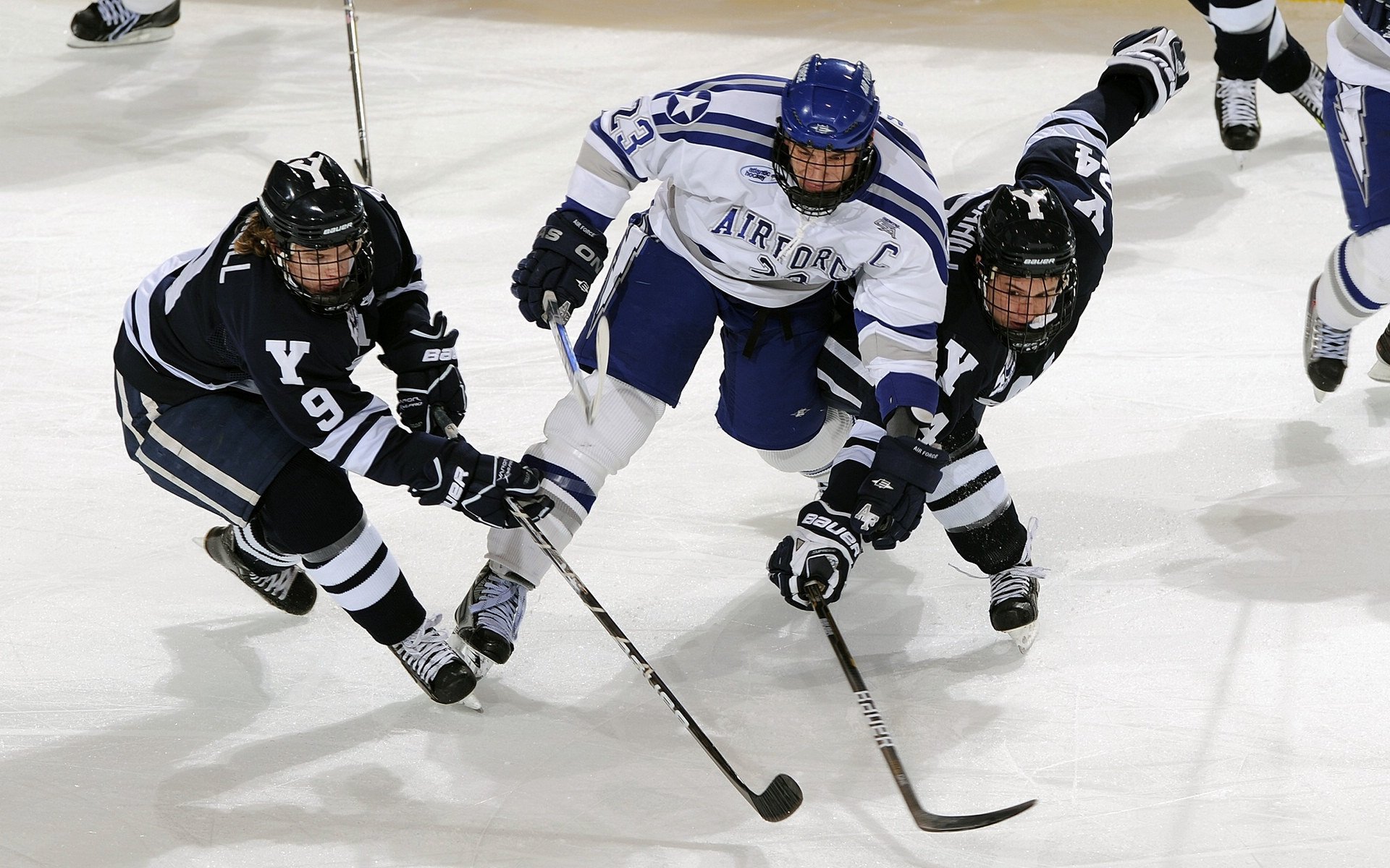 刷新纪录首场状态出色，加拿大队观众沸腾！，浓眉哥重返赛场赢得满堂喝彩
